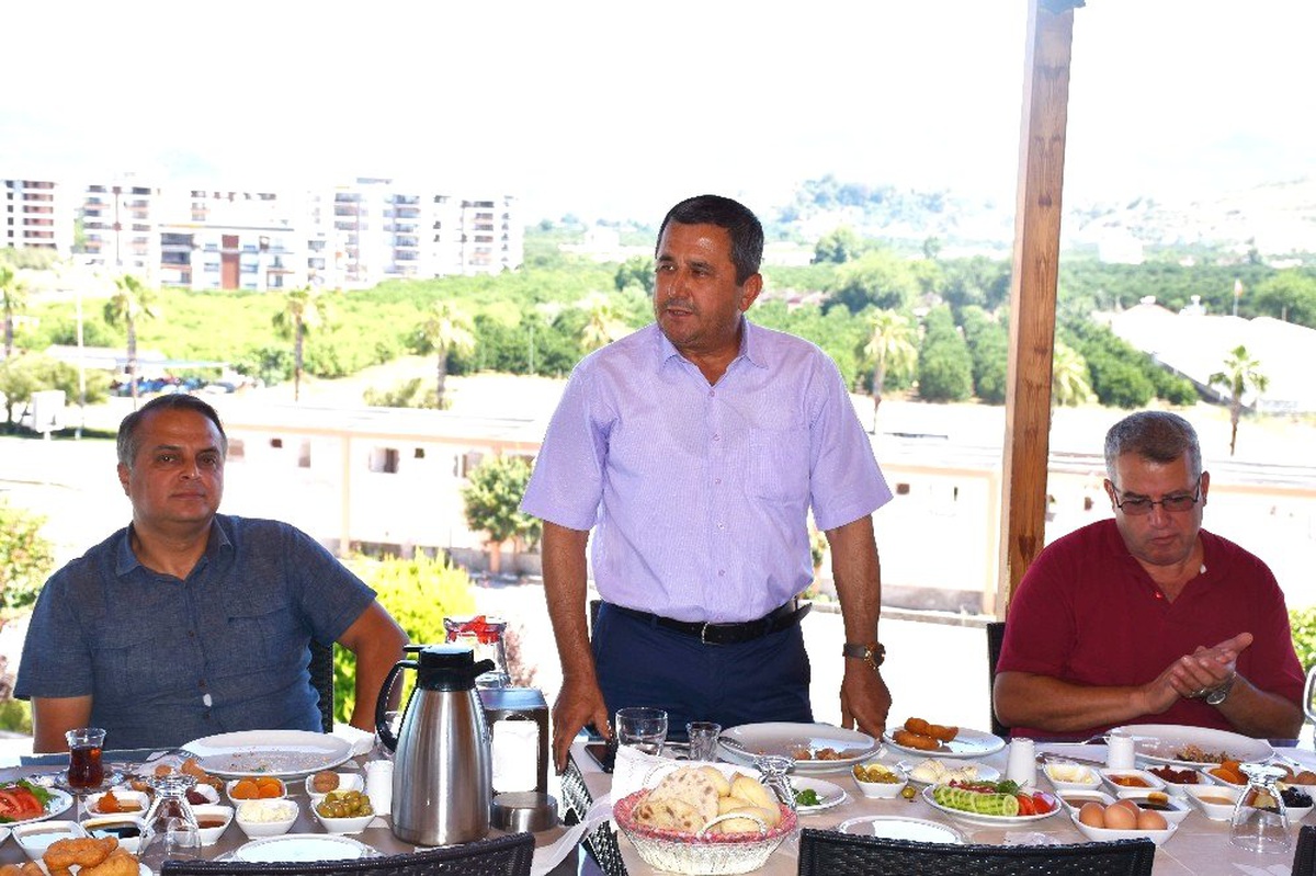 Başkan Selçuk : " Kumluca\'da daha fazla büyük market açılmasına izin verilmesini istemiyoruz. "