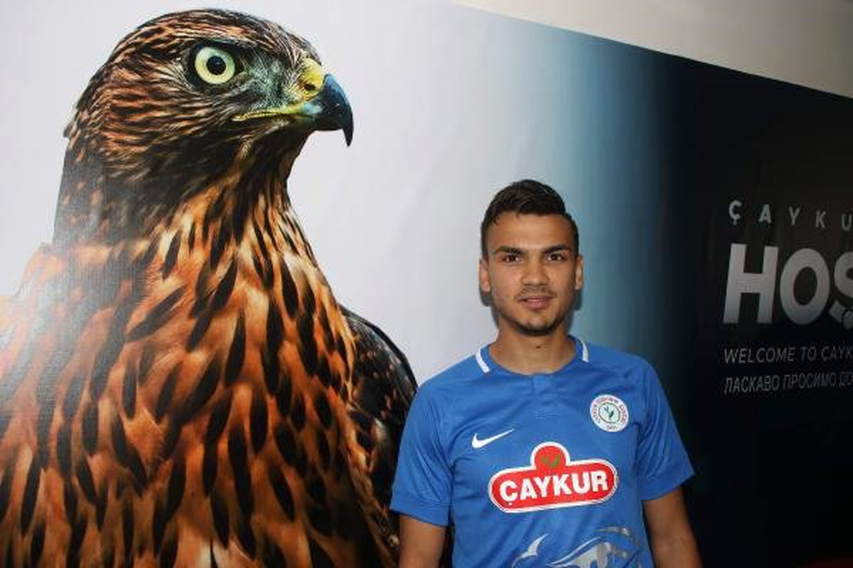 Çaykur Rizespor\'da Atakan Akkaya imzayı attı