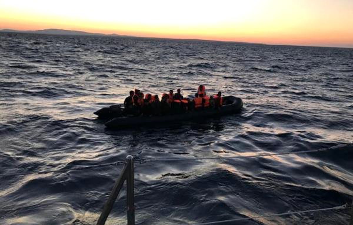 Edirne\'de, lastik botta 34 kaçak göçmen yakalandı