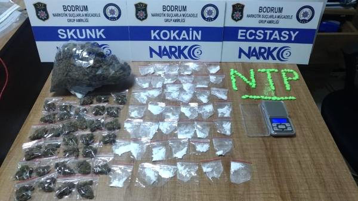Eğlence mekanlarında uyuşturucu sattığı iddia edilen 2 kişi tutuklandı