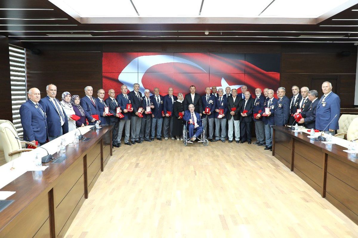 Elazığ\'da Kıbrıs Gazilerine Milli Mücadele Madalyası verildi