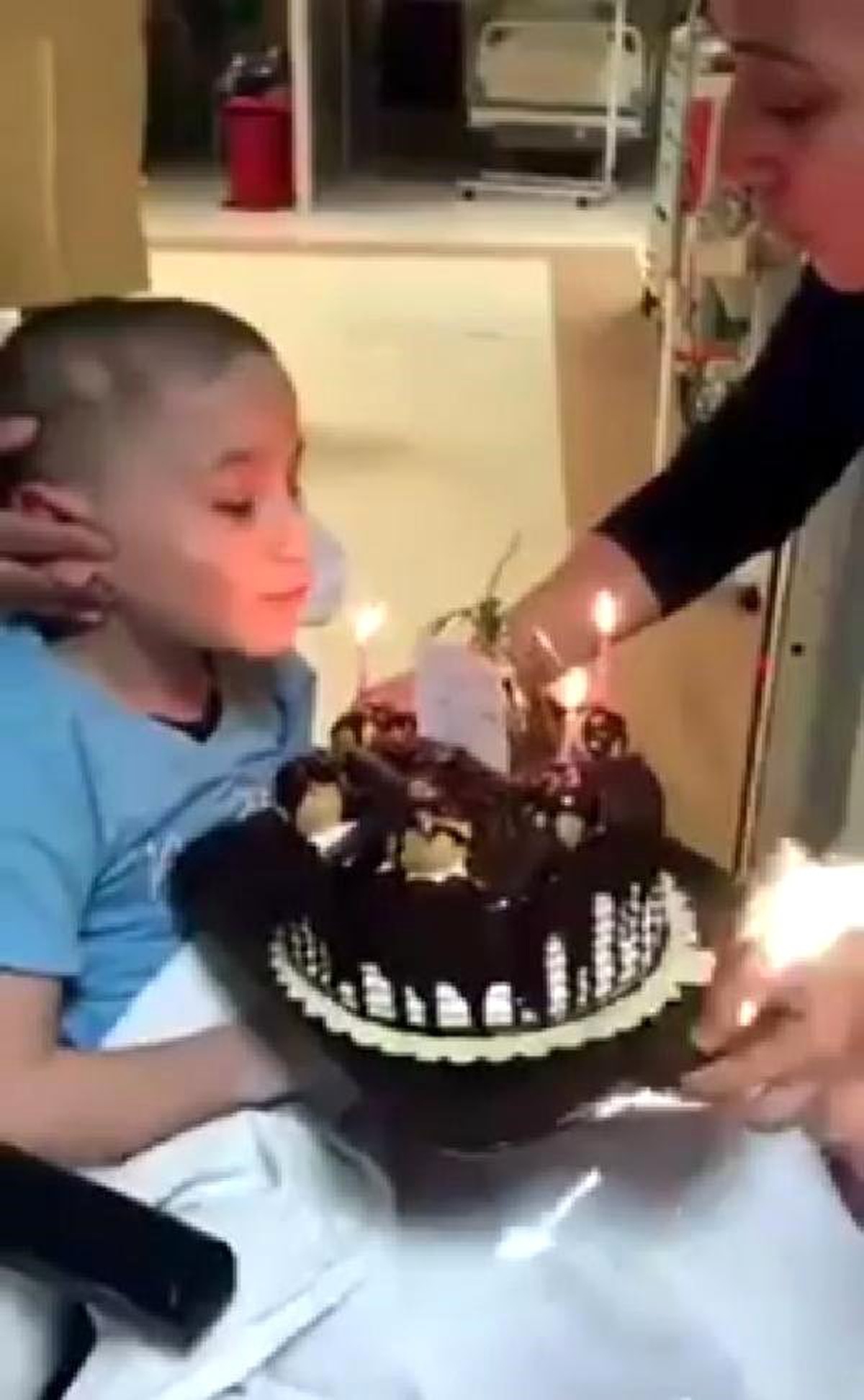 Epilepsi hastası Mehmet\'e, sağlıkçılardan doğum günü sürprizi