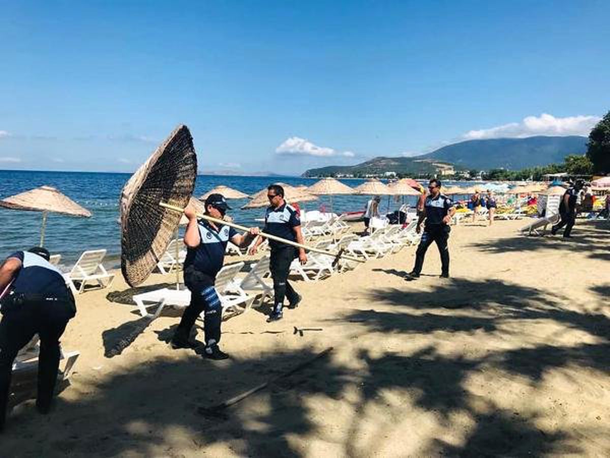 Erdek Belediyesi, sahildeki işgale son veriyor