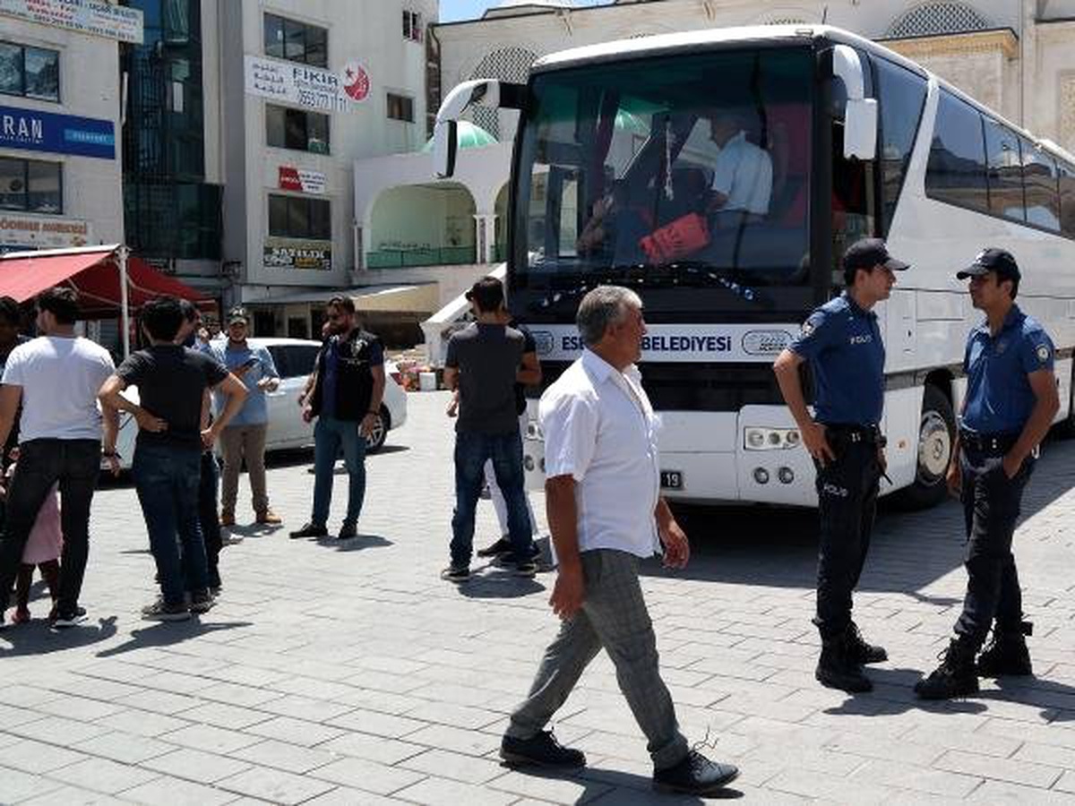 Esenyurt\'ta kaçak göçmen denetimi: 93 gözaltı