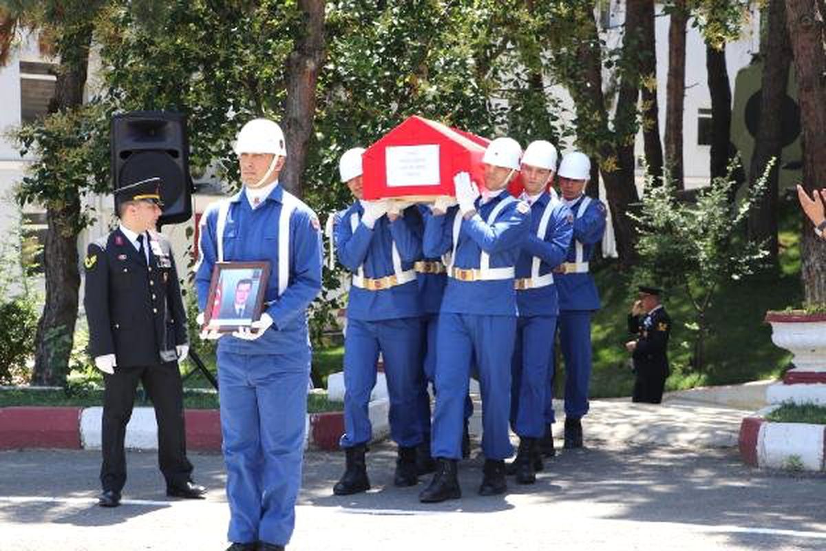 Evinde kalp krizi geçiren astsubay, hayatını kaybetti