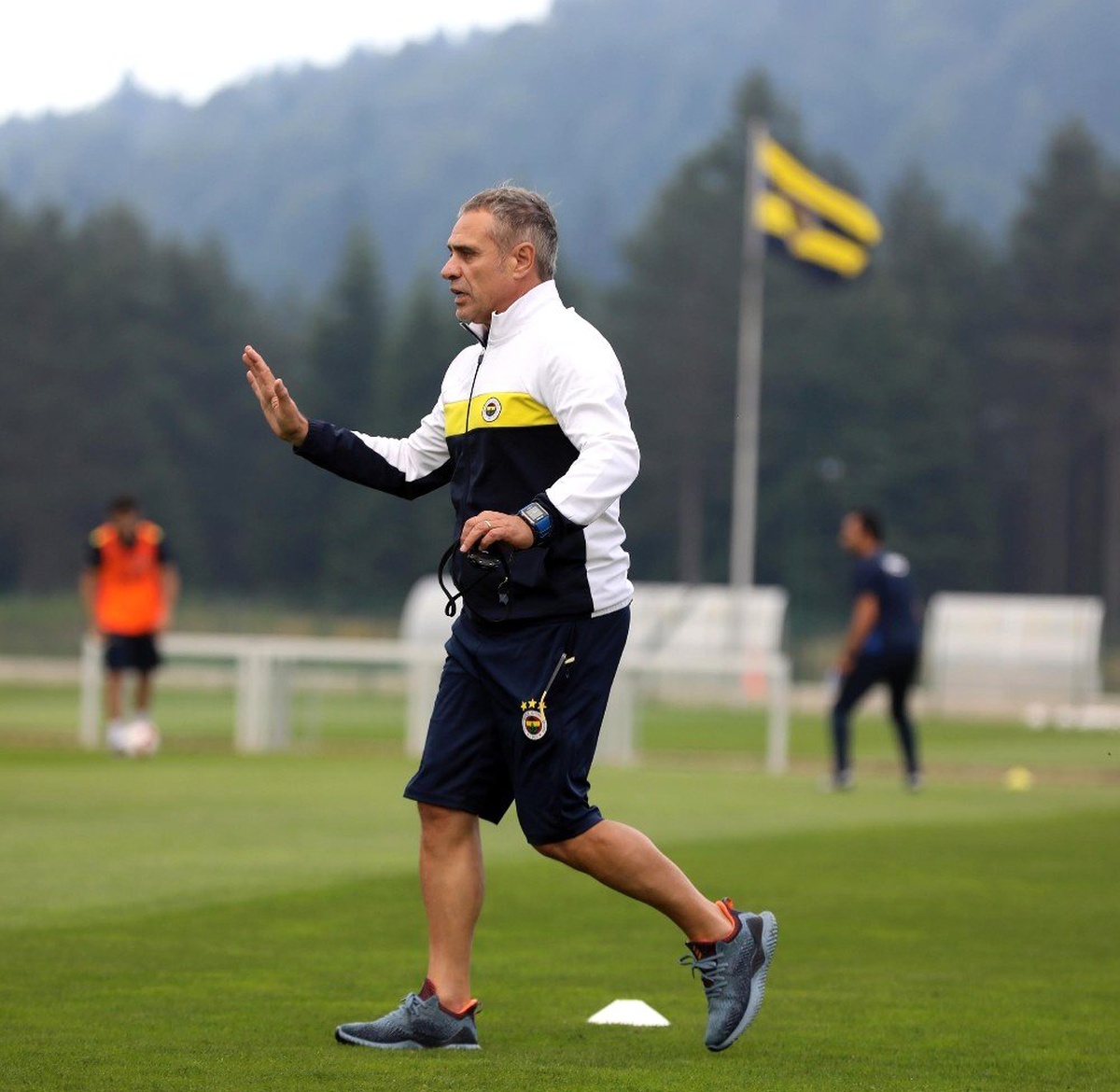 Fenerbahçe, Topuk Yaylası\'nda ilk antrenmanını yaptı