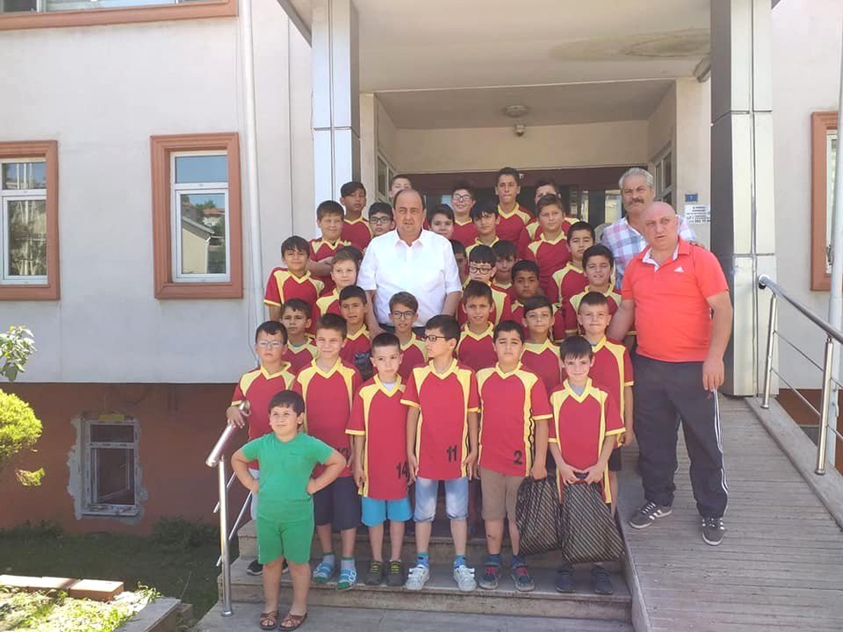 Gülüç\'te yaz futbol okulu açıldı