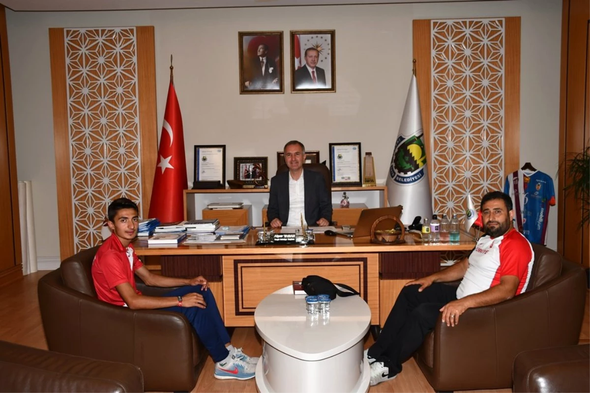 İnegöllü Türkiye şampiyonuna Başkan Taban\'dan tebrik
