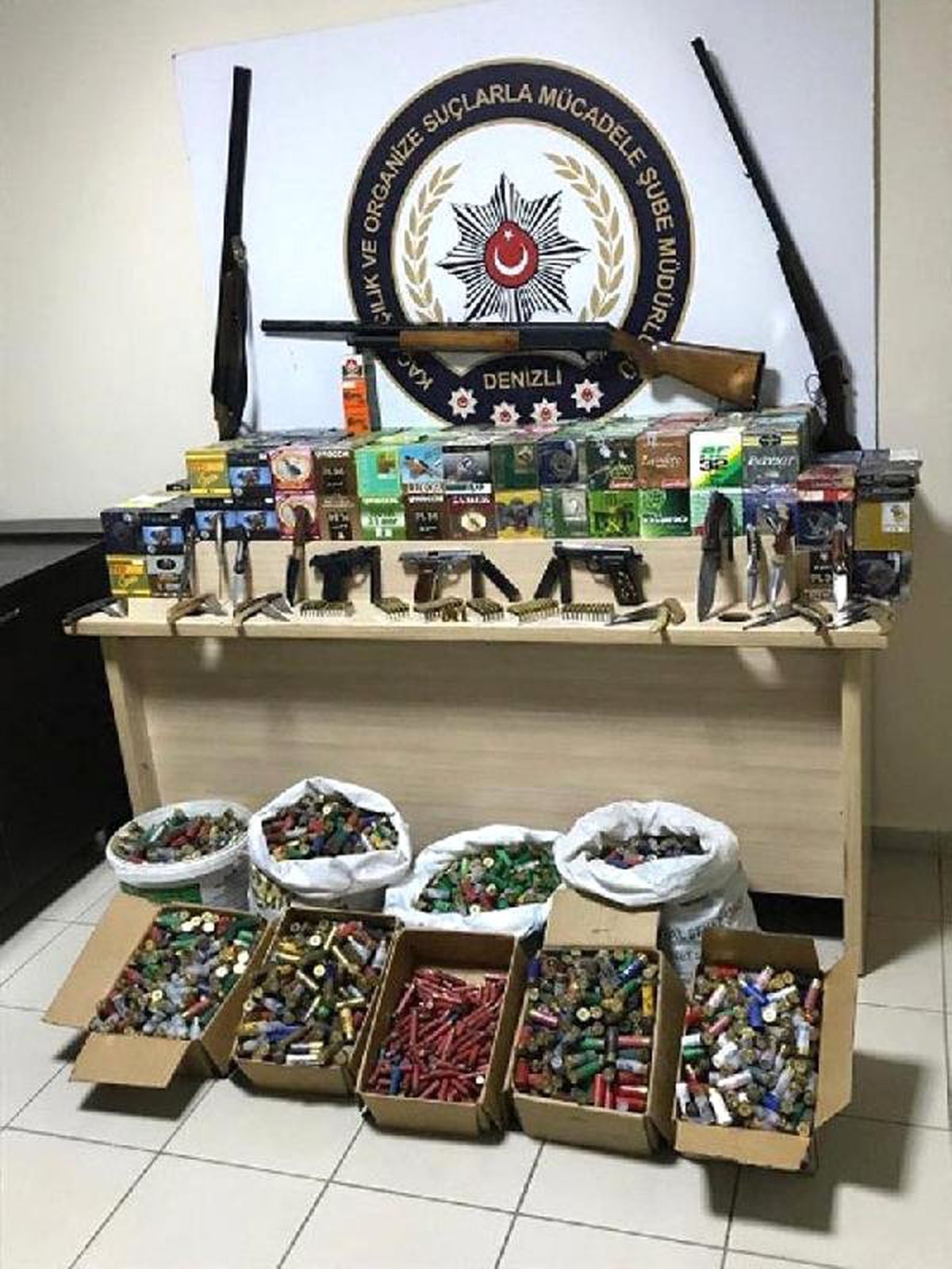 İş yeri cephanelik gibi