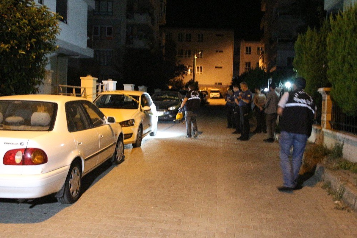 İzmir\'de alacak-verecek kavgası kanlı bitti