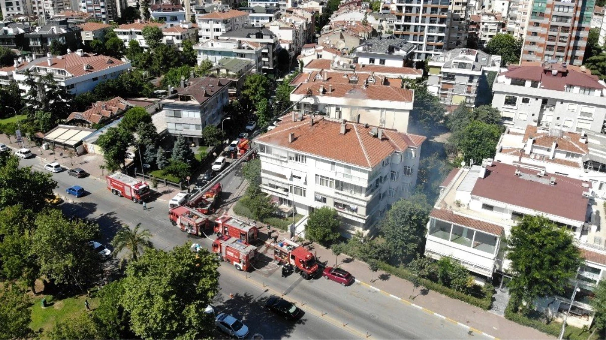 Kadıköy\'de 4 katlı binada çıkan yangın havadan görüntülendi