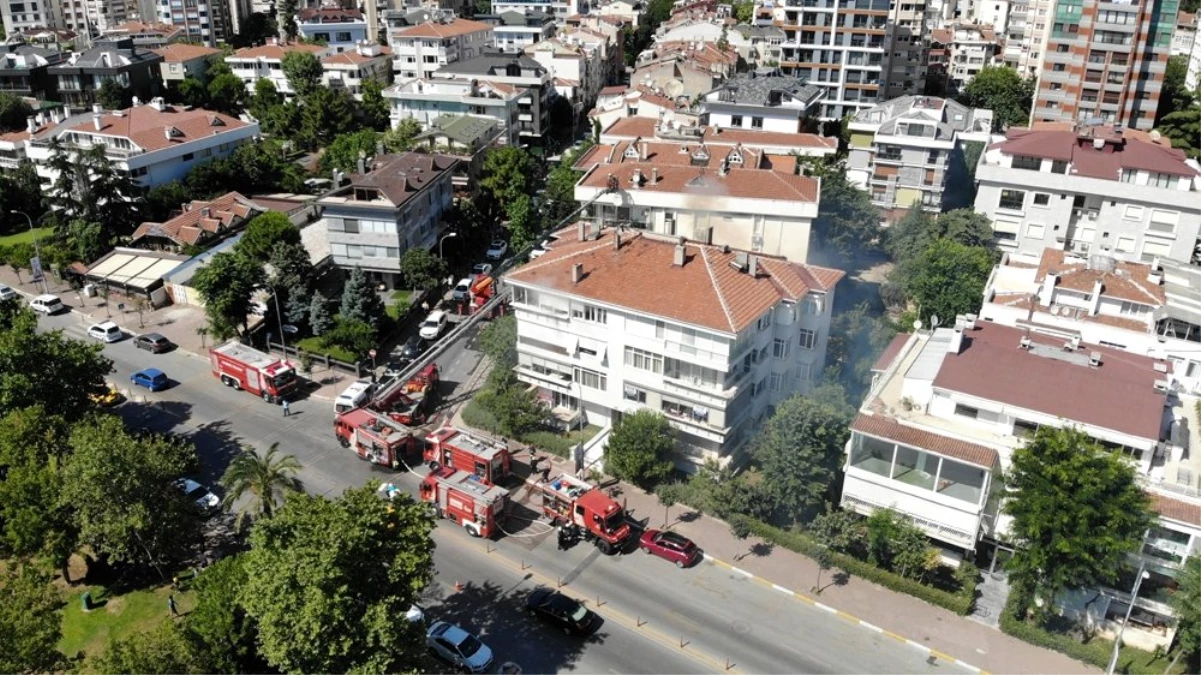 Kadıköy\'de 4 katlı binada yangın