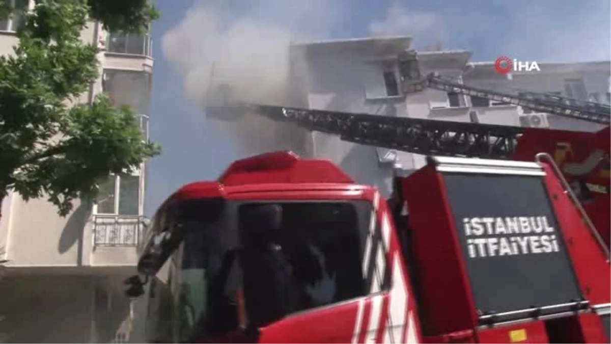 Kadıköy\'de 4 katlı binadan yangın