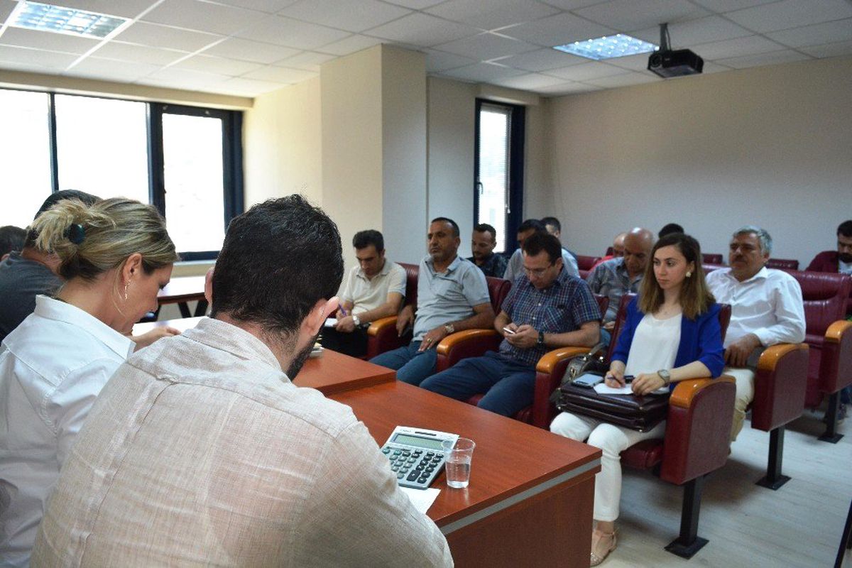 Köylerdeki yolların yapım onarım ihalesine yoğun katılım