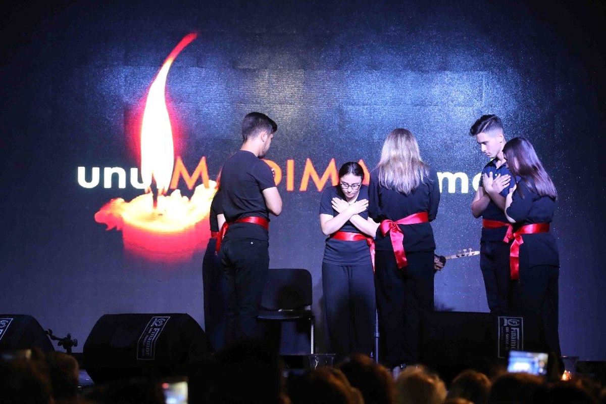 Madımak olaylarında ölenlere İzmir\'de anma