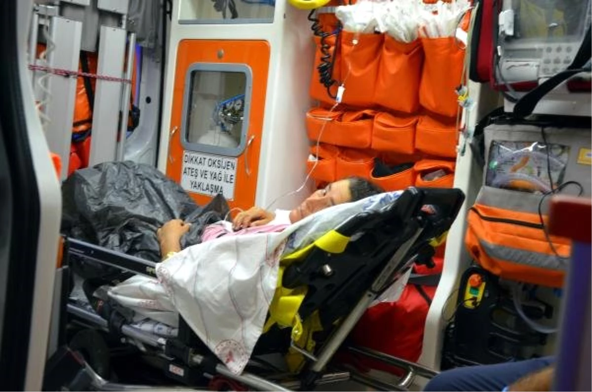 Manavgat\'ta zehirlenme belirtisi görülen 4 kişi hastaneye kaldırıldı