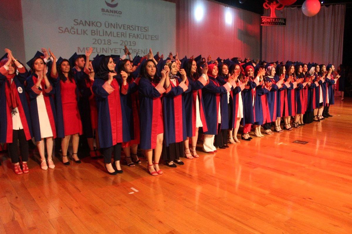 SANKO Üniversitesi\'nde mezuniyet coşkusu
