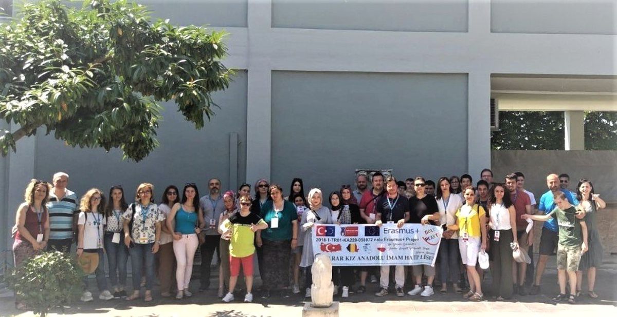 Sarar Kız Anadolu İmam Hatip Lisesinden engelli farkındalığı
