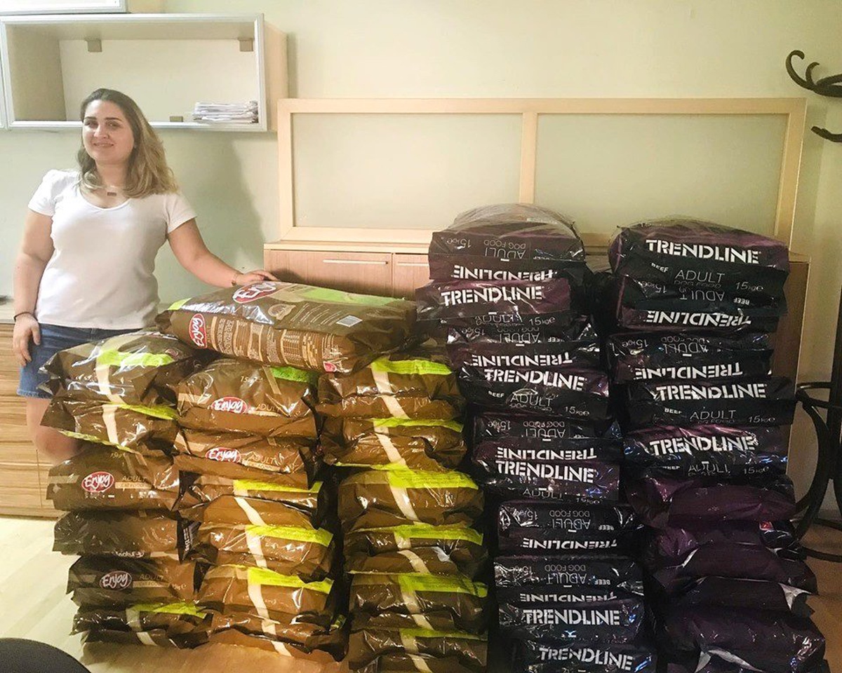 Tartıştığı komşusuyla uzlaşma yoluna gidip 600 kilo kedi ve köpek maması aldı