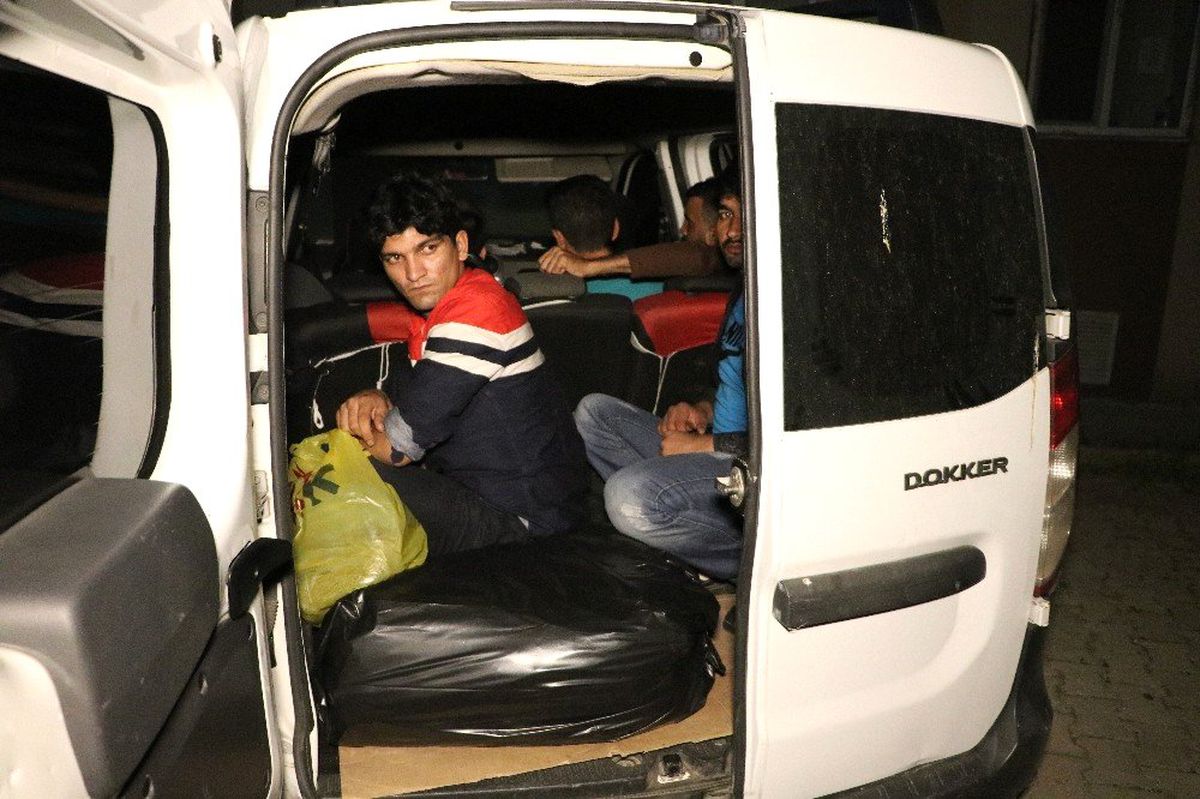 Tekirdağ\'da 64 kaçak göçmen yakalandı