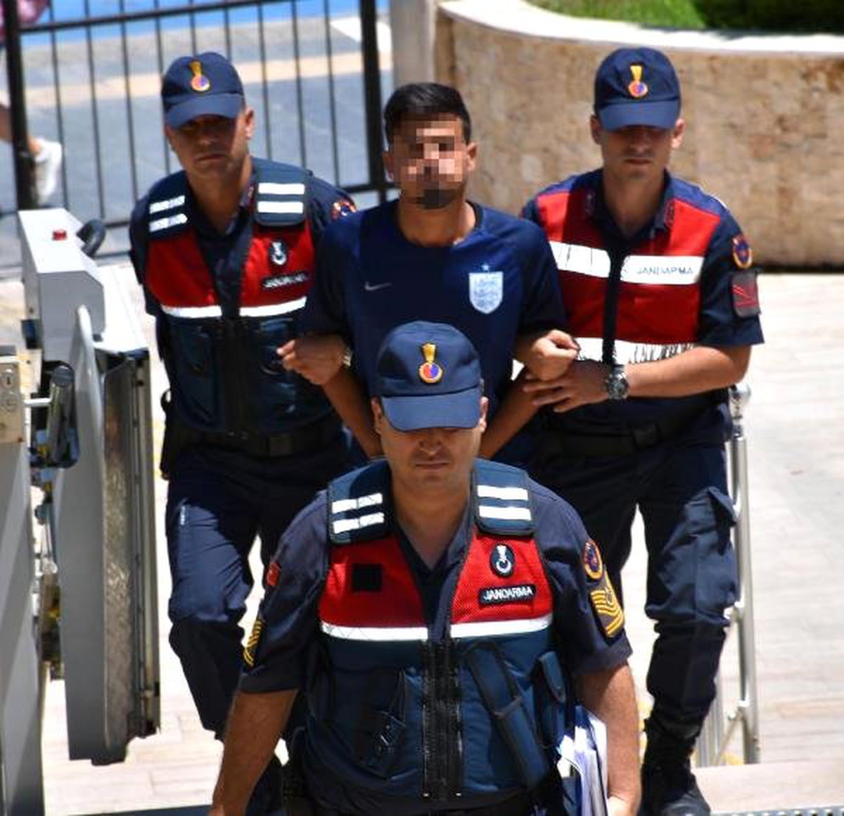 Telefon dolandırıcısı yol kontrolünde yakalandı