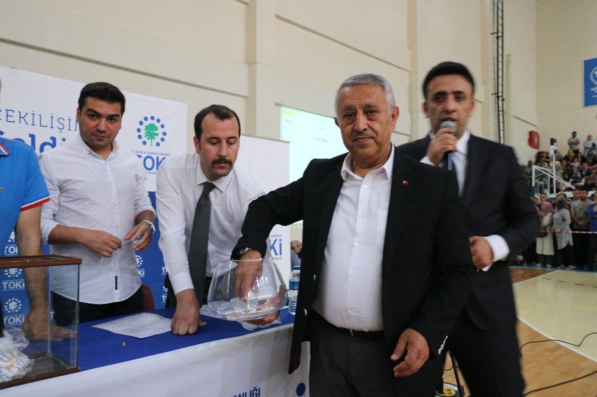 TOKİ konutu için hak sahipleri kura ile belirlendi