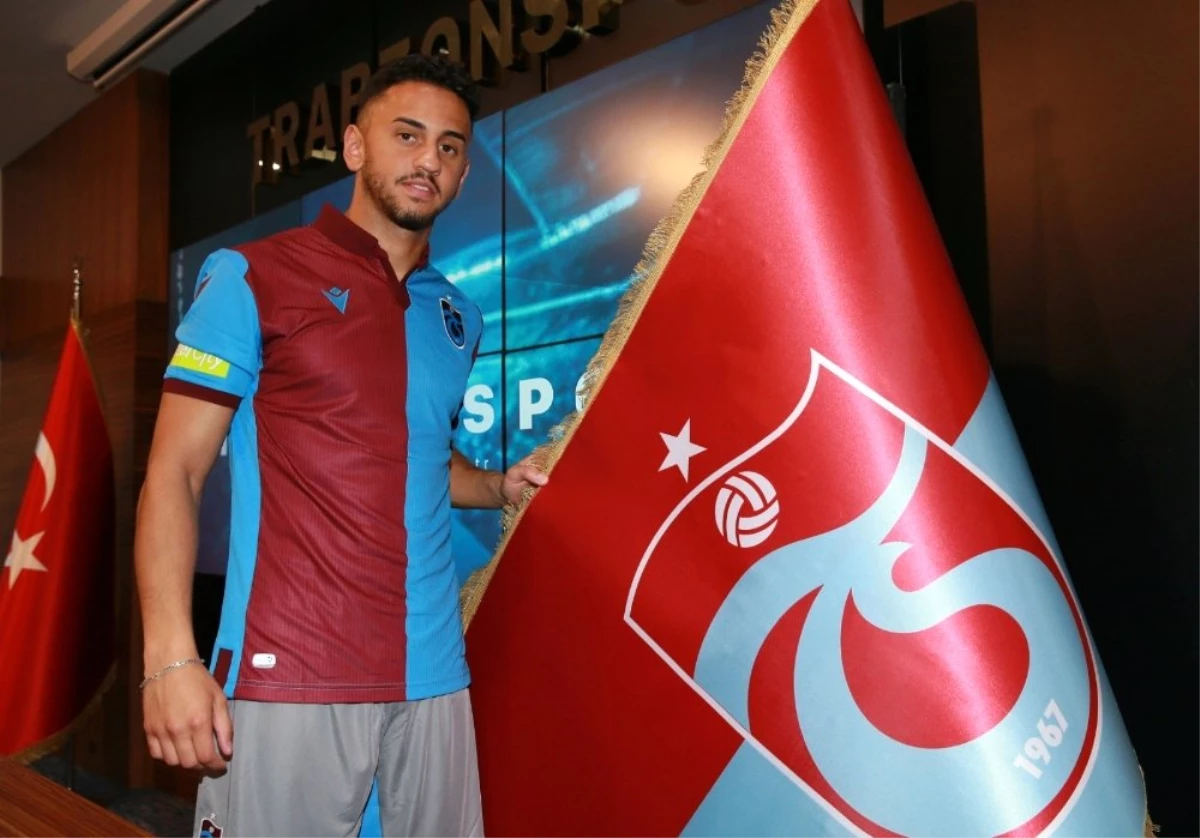 Trabzonspor, Ahmet Canbaz ile 3 yıllık sözleşme imzaladı