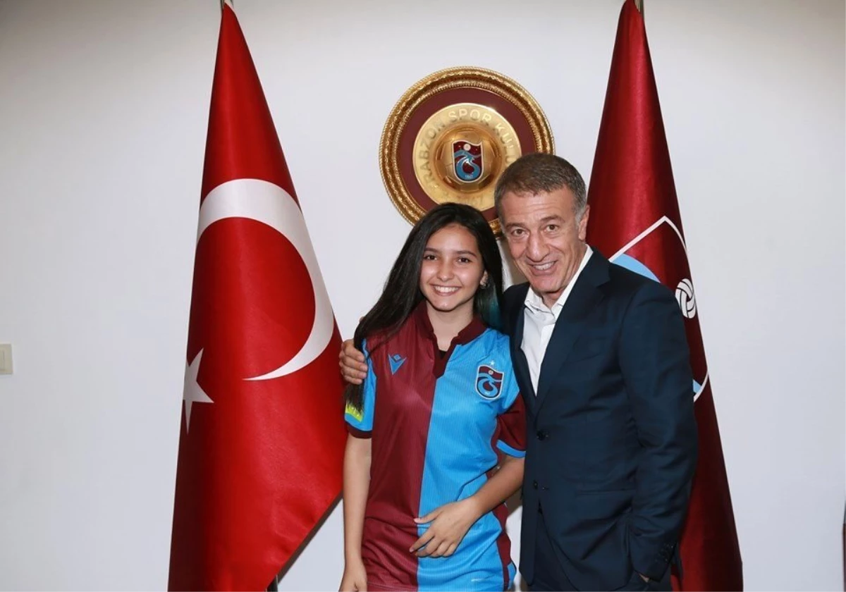Trabzonspor Başkanı Ağaoğlu, LGS Türkiye birincisi Çifci\'ye forma hediye etti
