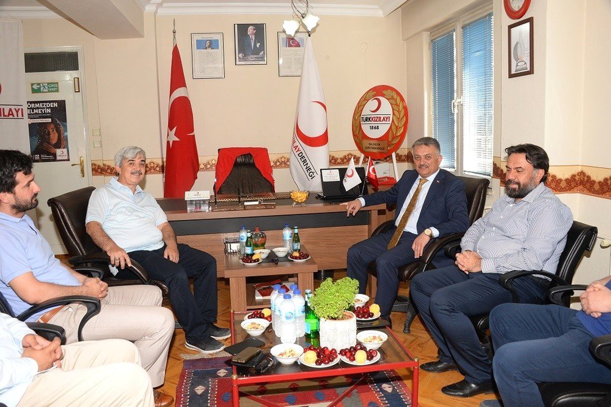 Vali Yazıcı, Kızılay\'ı ziyaret etti