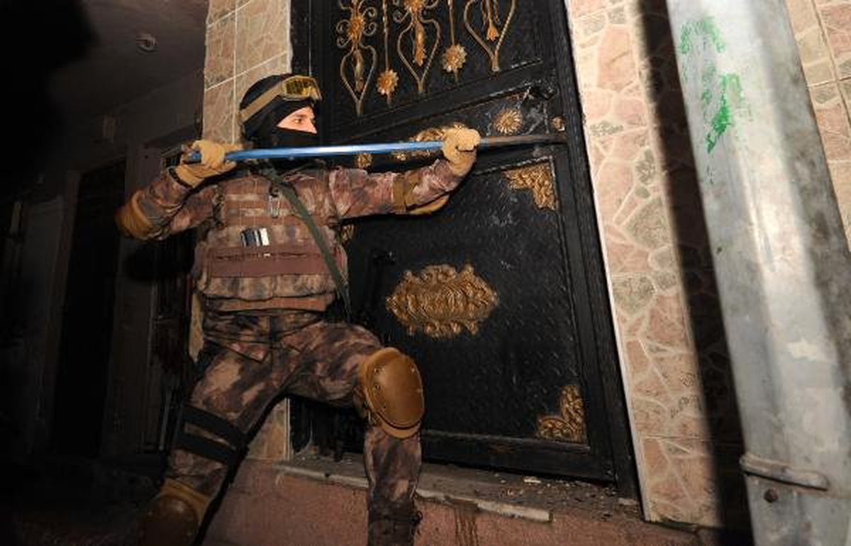 Yalova merkezli 9 ilde FETÖ operasyonu: 14 gözaltı