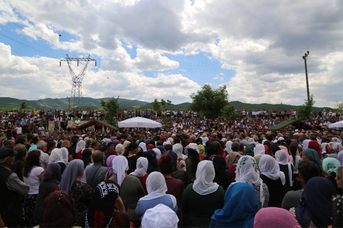 Bagaj kapağı çarparak çaya düşen genç son yolculuğuna uğurlandı