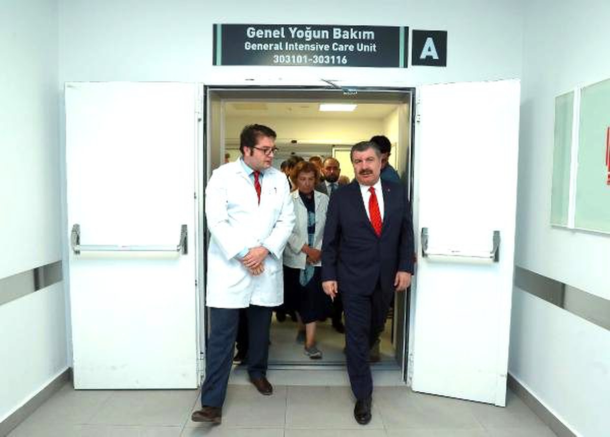 Bakan Koca, yazar Nuri Pakdil\'i ziyaret etti