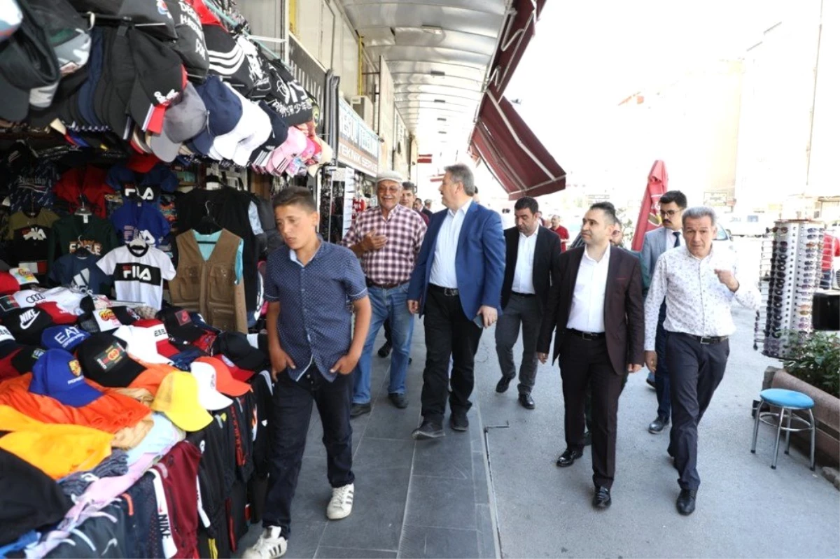 Başkan Dr. Mustafa Palancıoğlu, Çarşı Esnafını Ziyaret Etti