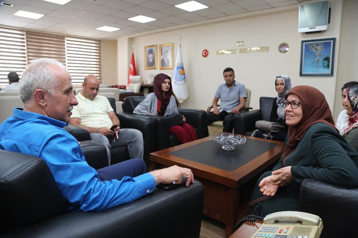 Başkan Gültak, halk gününde vatandaşların sorunlarını dinledi