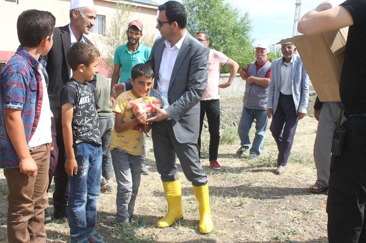 Bulanık\'ta yol yapım çalışması