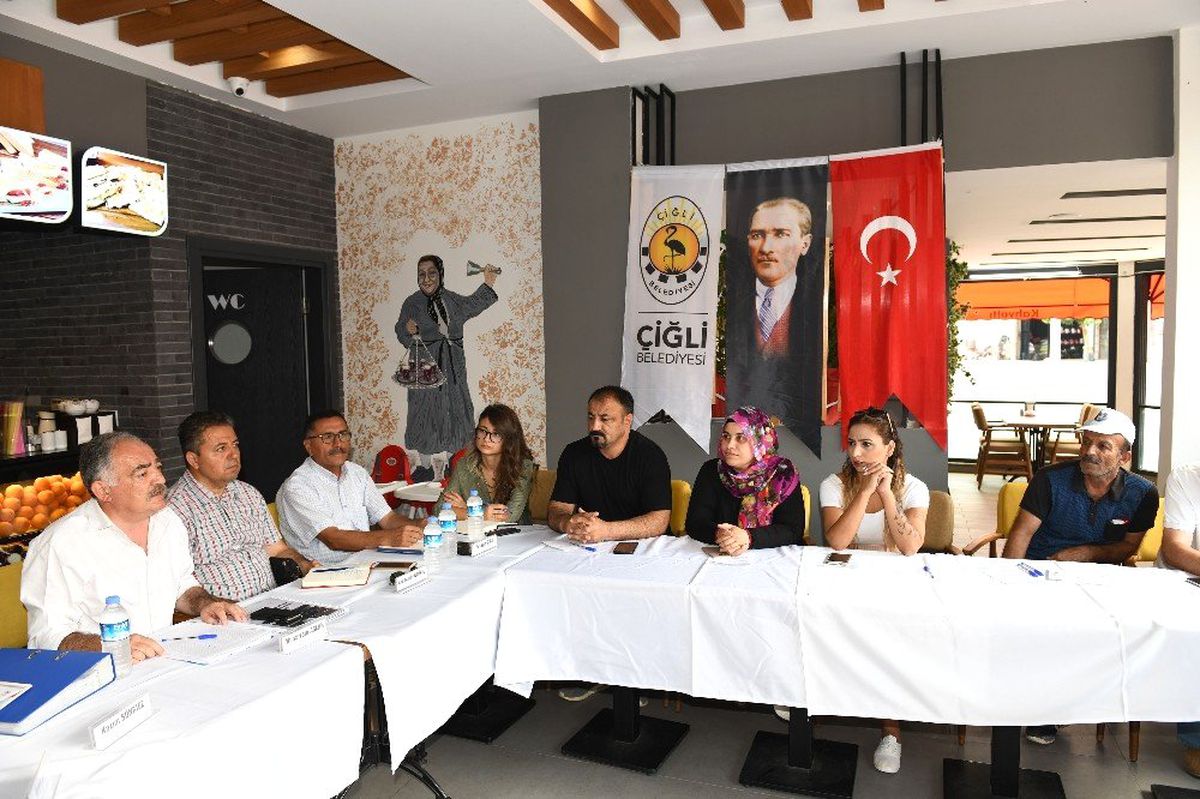 Çiğli Belediyesinin başkan yardımcıları mahalle çalıştaylarını başlattı