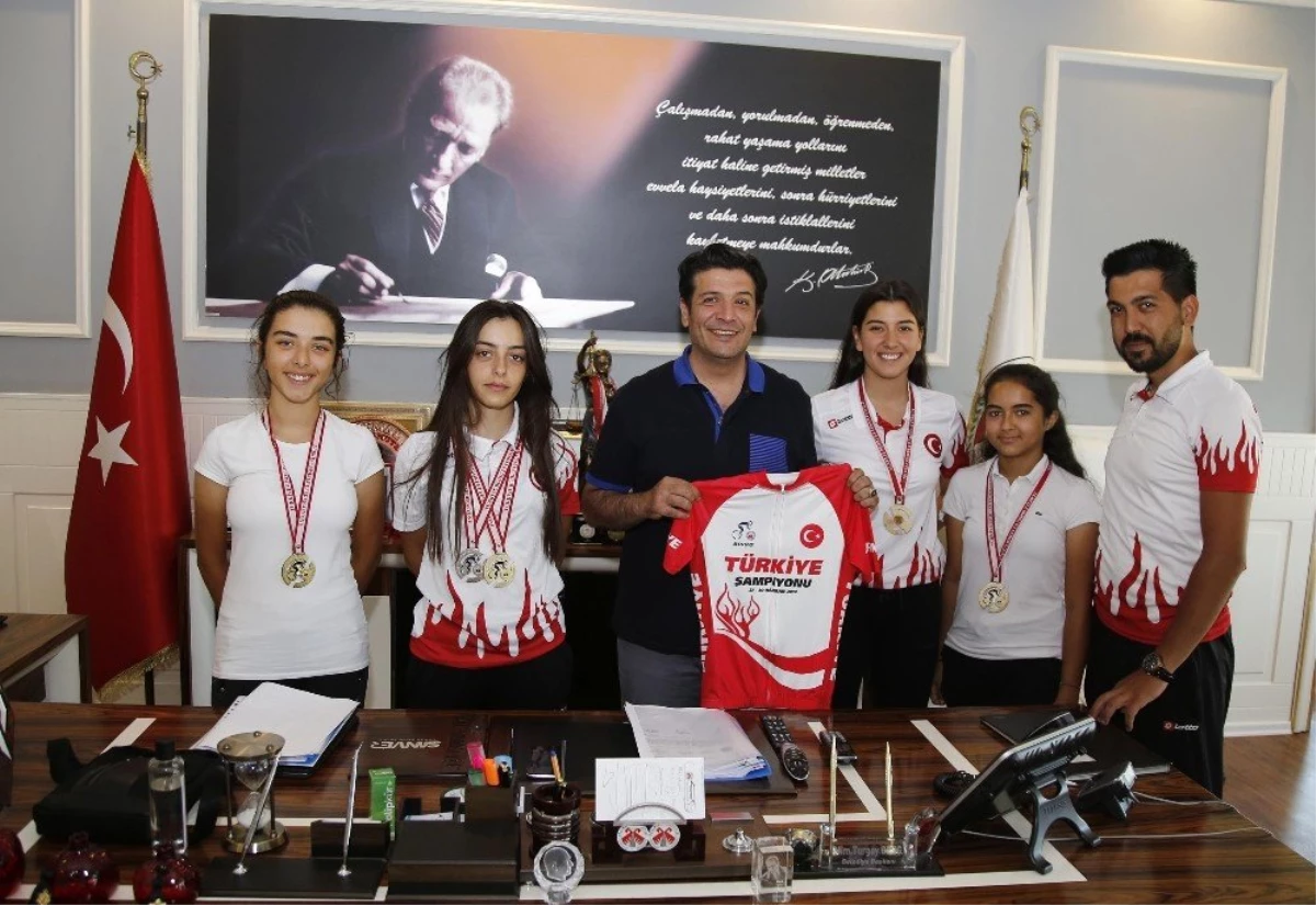 Döşemealtı\'nın altın pedalları Türkiye şampiyonu