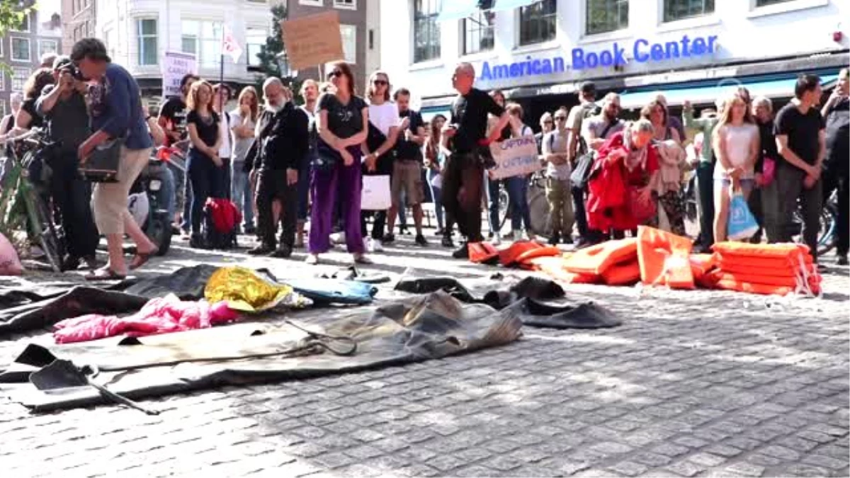 Düzensiz göçmenleri kurtaran Alman gemi kaptanına destek eylemi - AMSTERDAM