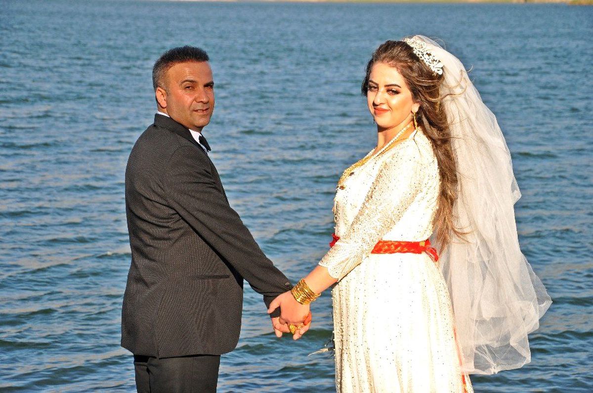 Fotoğraf çektirmek isteyen çiftlerden Dilimli Barajı\'na yoğun ilgi
