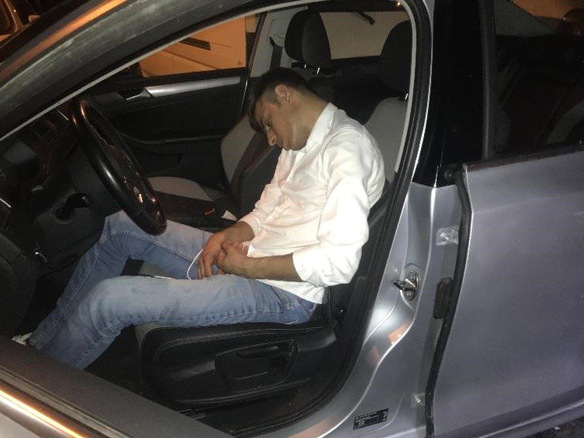Kağıthane\'de kaza yapan alkollü sürücü direksiyon başında uyuya kaldı