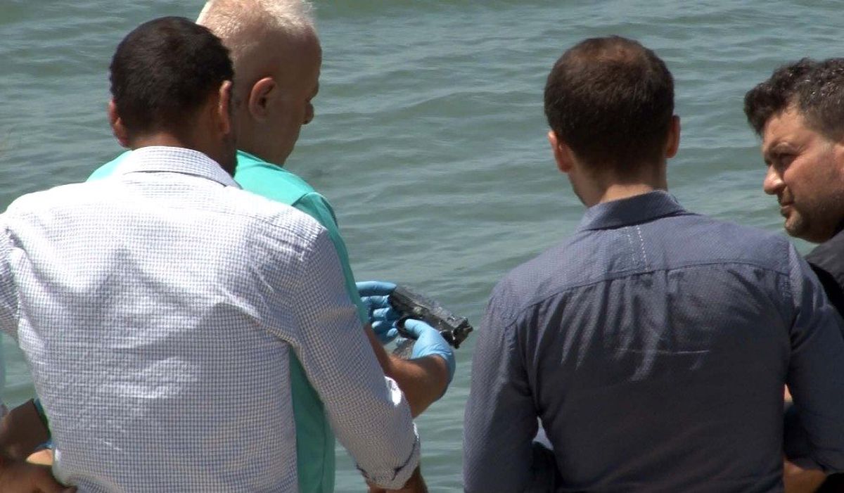 (Özel) Beylikdüzü sahilinde tabanca bulundu