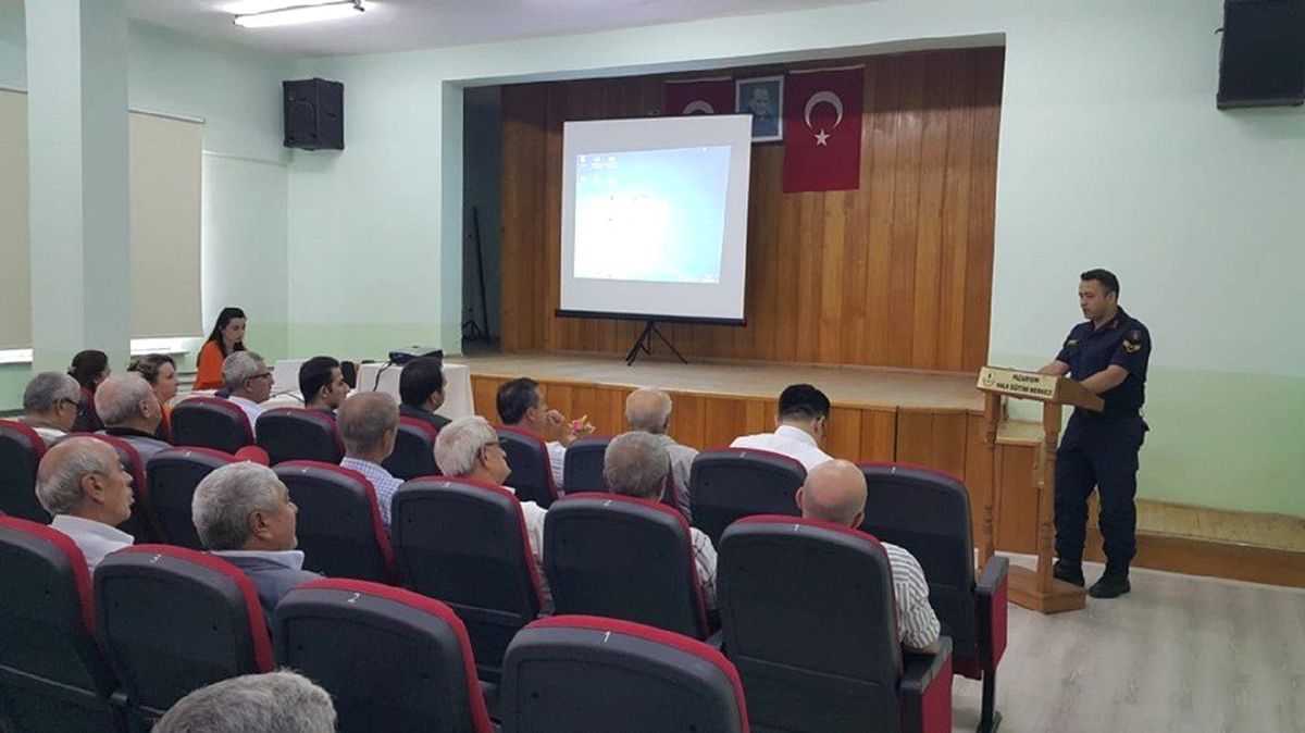 Pazaryeri\'nde muhtarlara bilgilendirme eğitimi