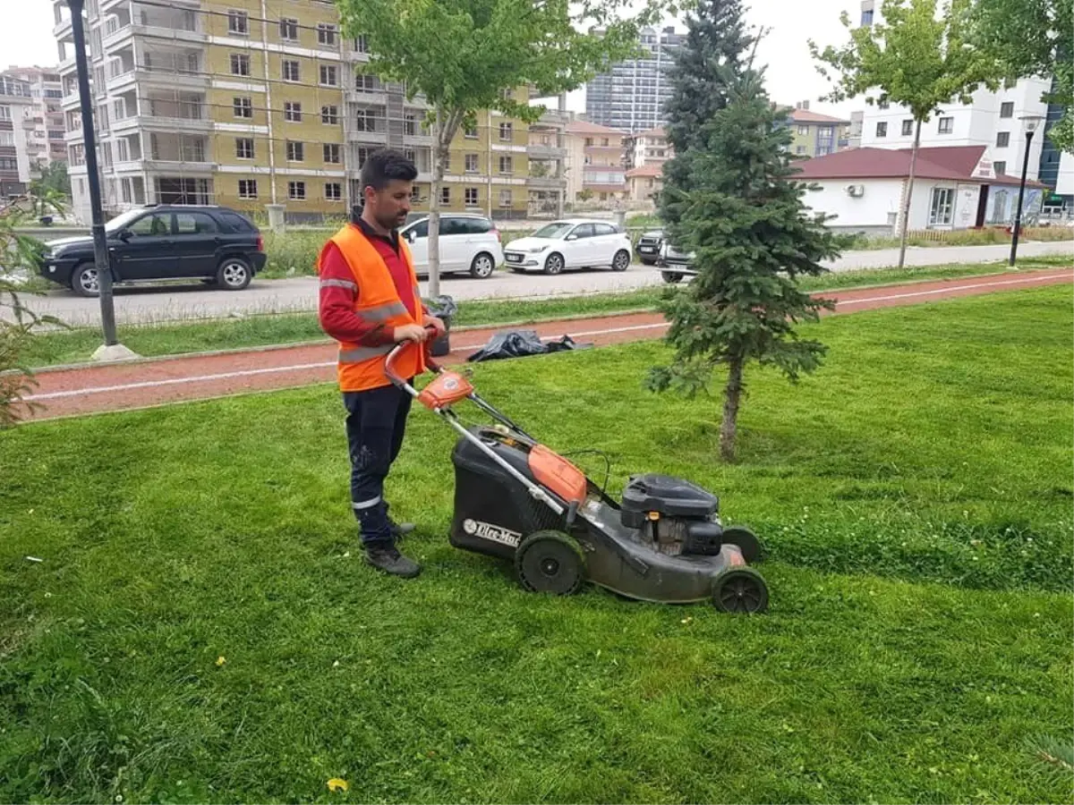 Pursaklar\'da parklar bakım ve onarımdan geçiyor