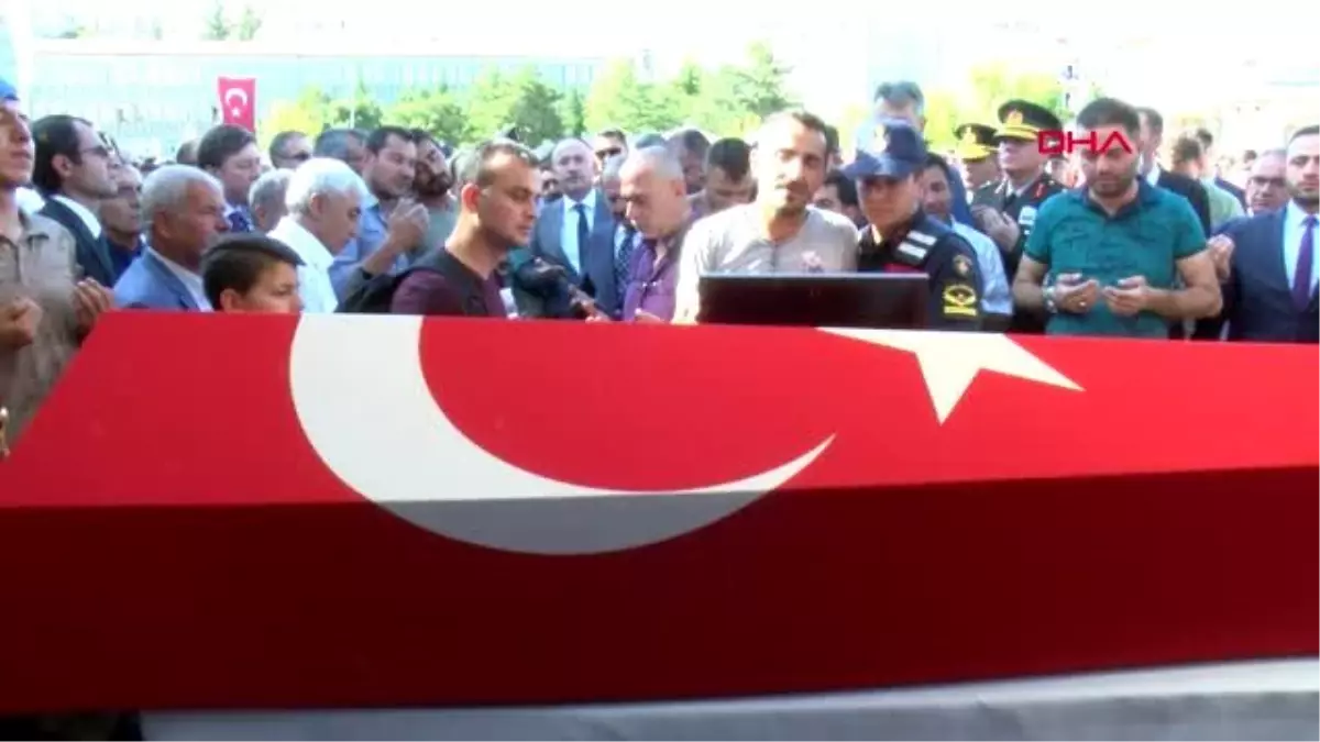 Şehit Jandarma Uzman Çavuş Yasin Baran son yolculuğuna uğurlandı 2