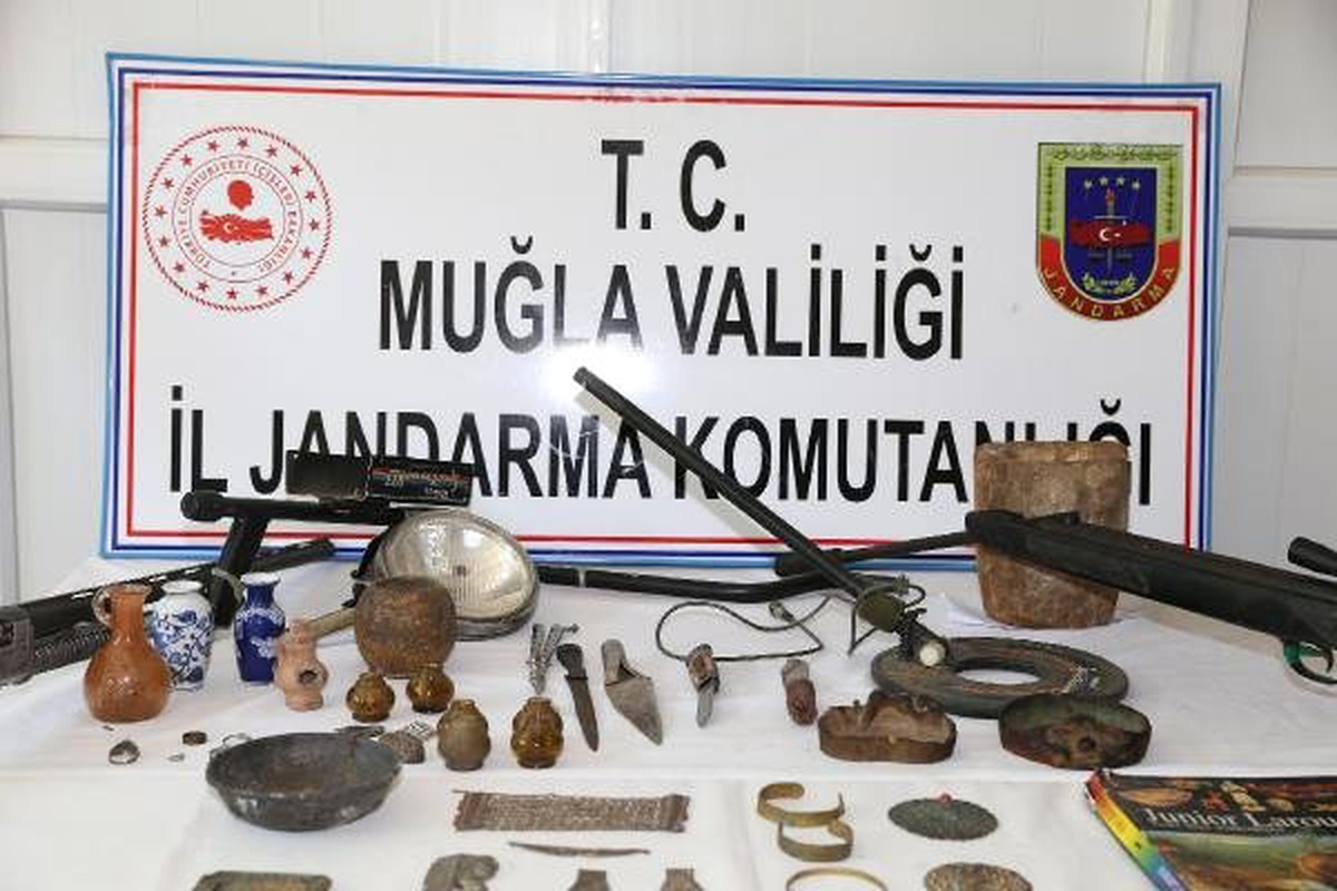 Tarihi eser operasyonunda 1200 yıllık sikkeler ele geçirildi