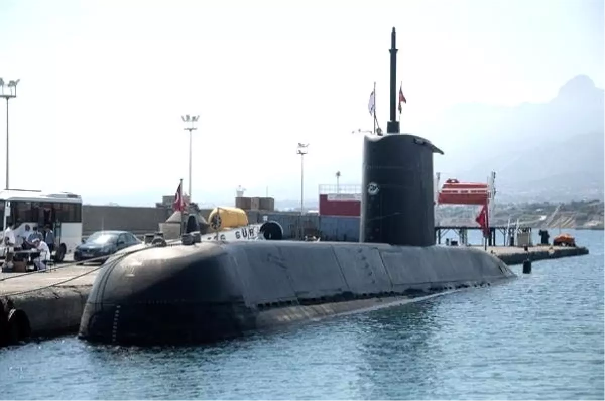 TCG Gür (S-357) Denizaltısı Girne Limanı\'na demirledi