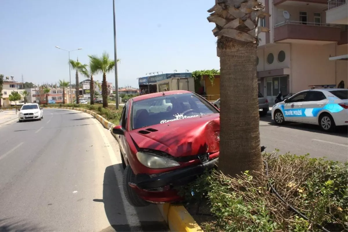 Virajı alamayıp refüje çıktı: 1 yaralı