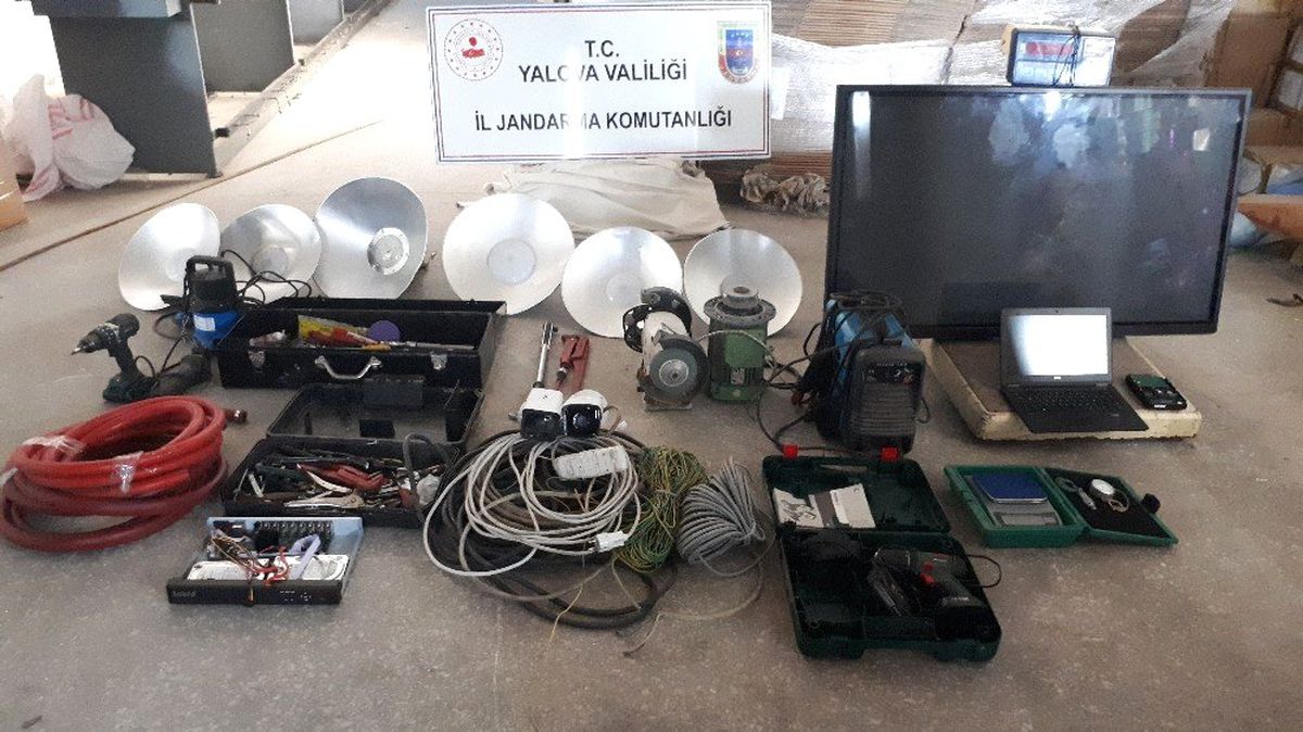 Yalova\'dan çaldılar, Kocaeli\'nde yakalandılar