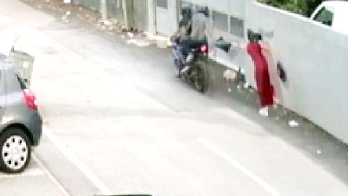 Yarış motosikletiyle \'adrenalin olsun\' diye kapkaç yapmışlar
