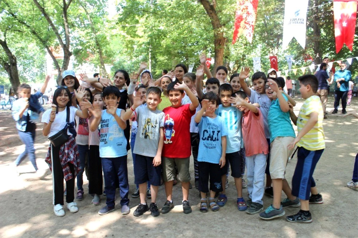 5 bin 500 çocuk Esenler\' deki piknikte doyasıya eğlendi